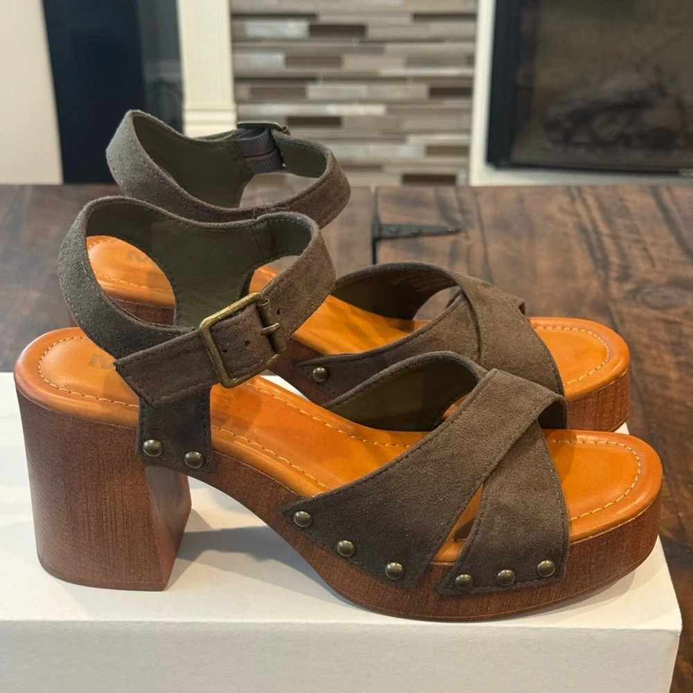 MIA Raychele Sandal (NWOT)
